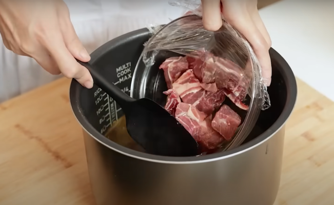 Resep membuat rawon. (YouTube)